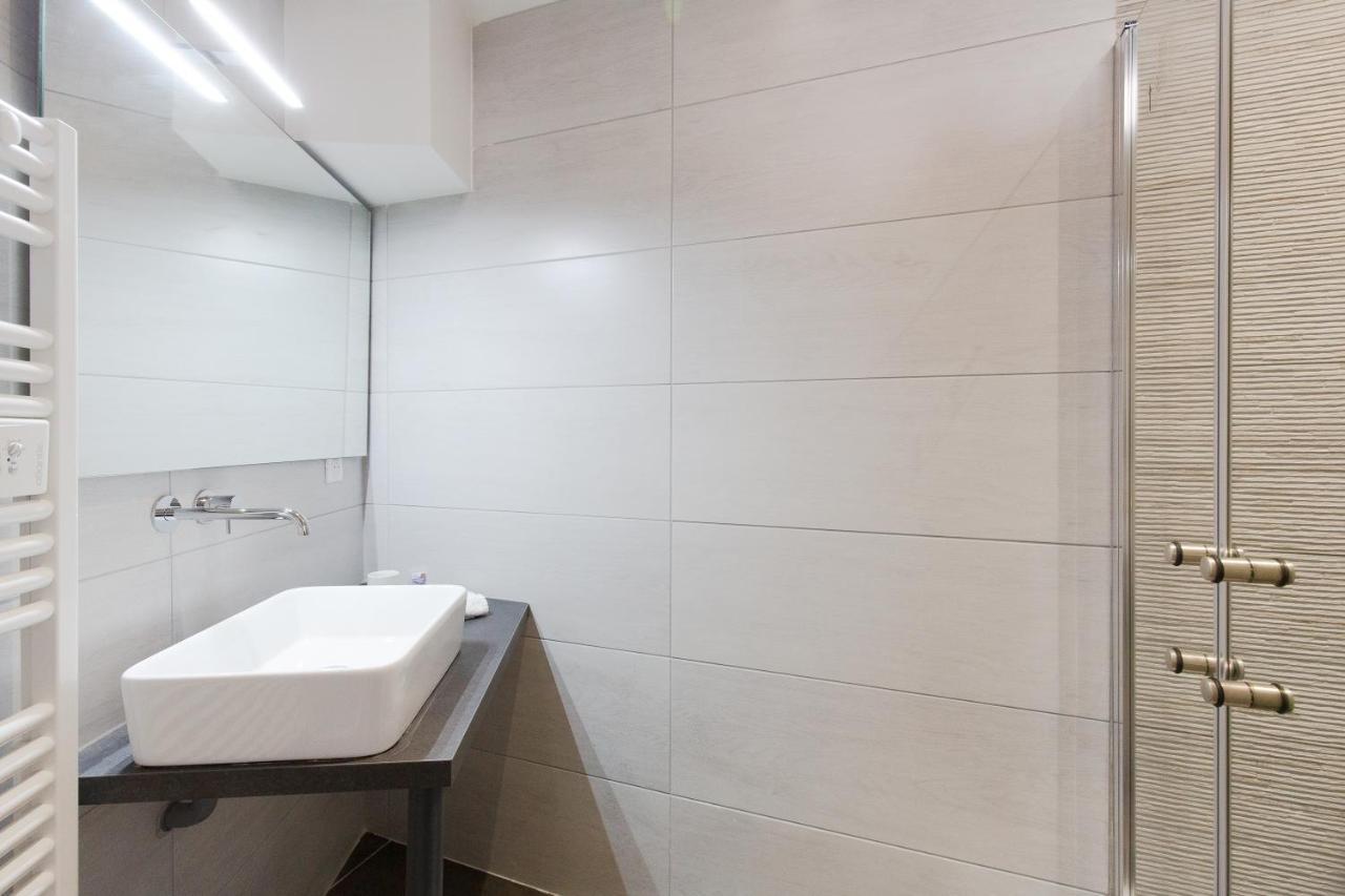 Anzur Yourhosthelper Cannes Bagian luar foto